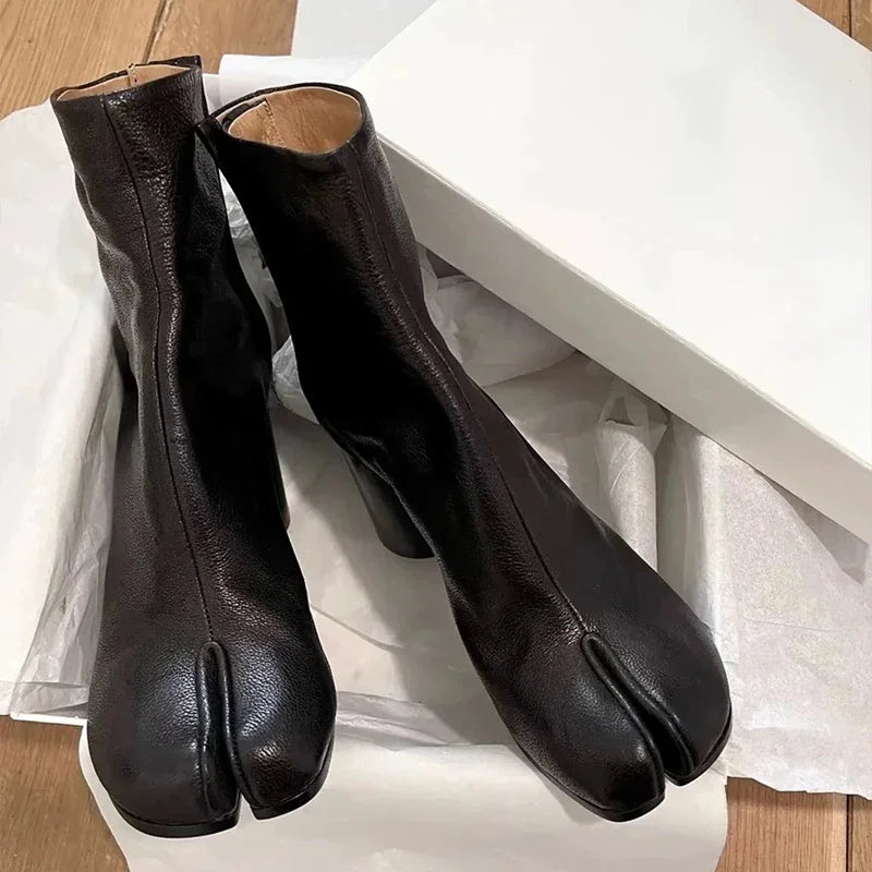 Obisdian Tabi Ankle Boots